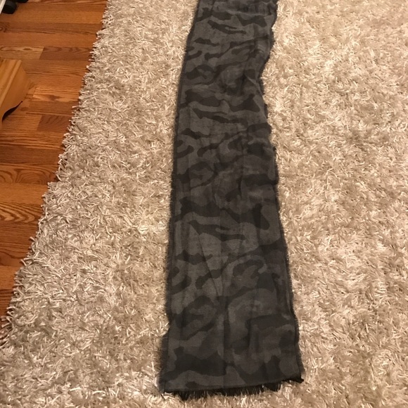 Grey winter scarf - Picture 2 of 3